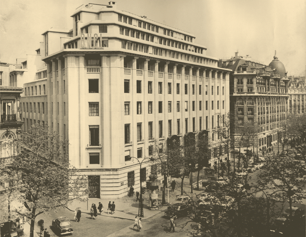 Le 16 boulevard des Italiens, à Paris, dans les années 1960 - BNP Paribas Historical Archives