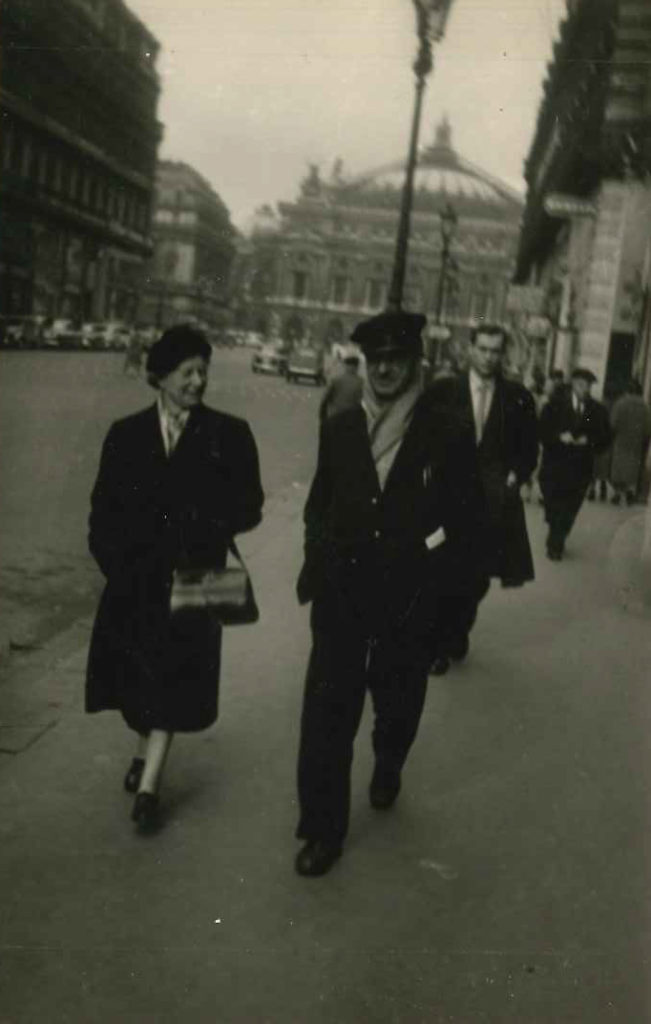 Emile Auguste Restouble, head of the bank messengers team , returning from the Banque de France, 1963 - BNP Paribas Historical Archives, Restouble-Chabrol Collection