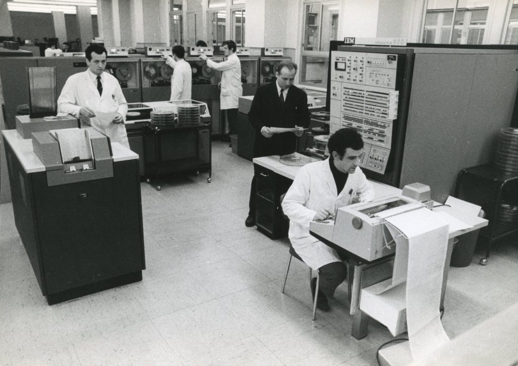 Salle des ordinateurs à la BNP en 1969 – Archives historiques BNP Paribas