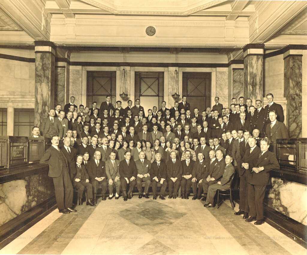 Equipe de l’agence du CNEP à Londres en 1917 – Archives historiques BNP Paribas