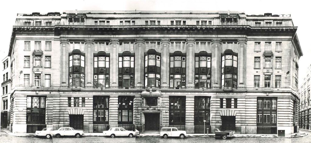 Façade de l’immeuble de la British and French Bank, après 1966 – Archives historiques BNP Paribas