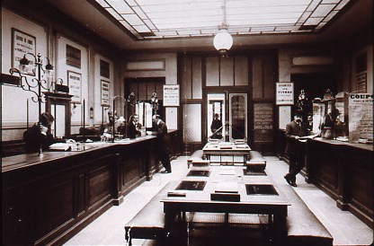 Counter of the branch of Charleville-Mézières (France), Comptoir National d'Escompte de Paris (CNEP) in 1910 - BNP Paribas Historical Collections