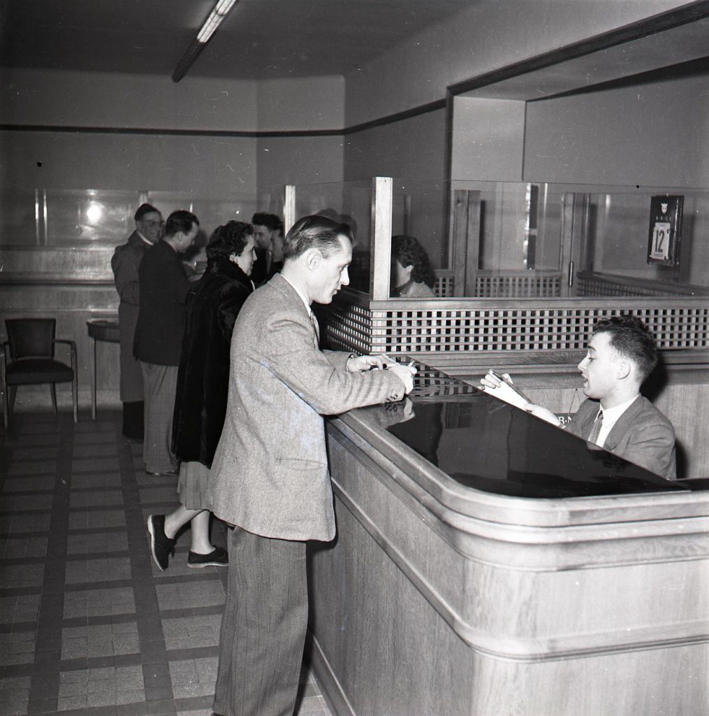 Agence centrale de la BNCI située 1- boulevard des Italiens à Paris, vers 1950 - Archives historiques BNP Paribas