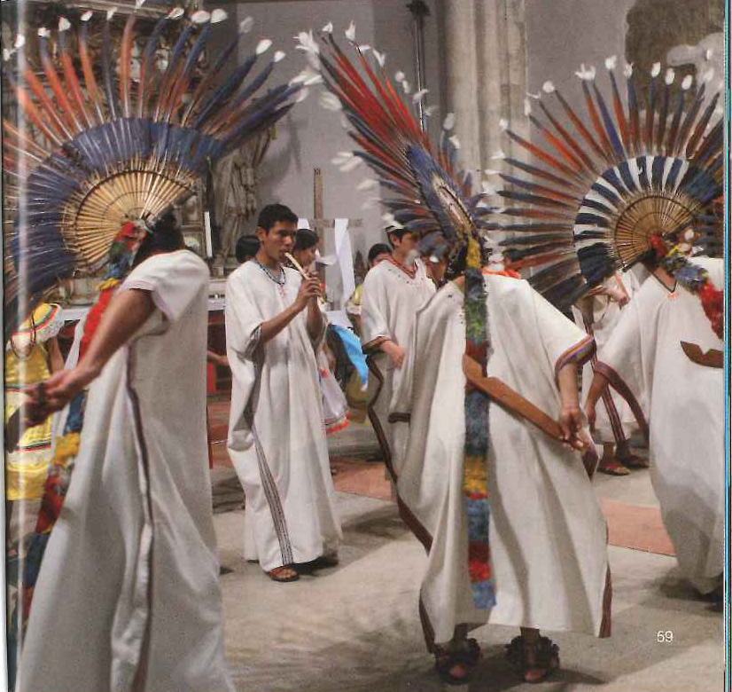 Chanteurs, danseurs, instrumentistes de San Ignacio Moxos (Bolivie), reconstituant le patrimoine des « réductions jésuites » de l’Amazonie. Copyright Le Couvent