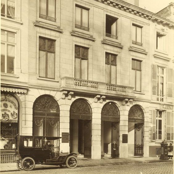 Our bank branches: witnessing the history of the car
