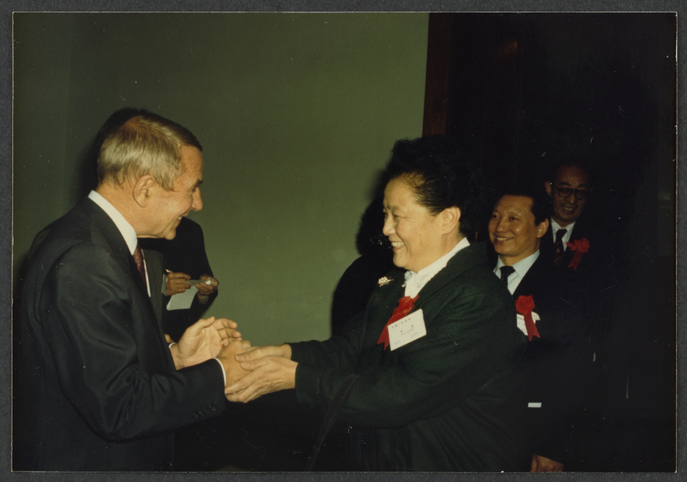 Rencontre entre René Thomas et le vice-gouverneur de la Banque centrale de Chine en 1988 - Archives historiques BNP Paribas