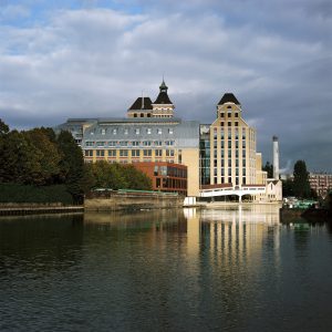 Vue extérieure des Grands Moulins de Pantin. Archives historiques BNP Paribas. Référence 1fi534_70