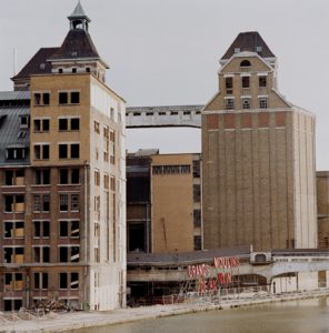 Vue extérieure des Grands Moulins de Pantin en 2006 - Archives & Histoire BNP Paribas.