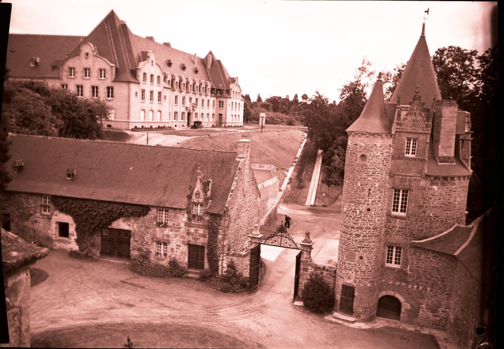 View of the La Conninais, 1948, BNP Paribas Historical Archives, 6Fi248