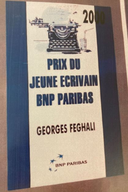 Maquette de l'affiche mentionnant le nom du vainqueur de l'édition 2000 du Prix du Jeune écrivain, Georges Feghali. Elle reprend les codes de l'affiche originale avec la mention de la nouvelle marque.