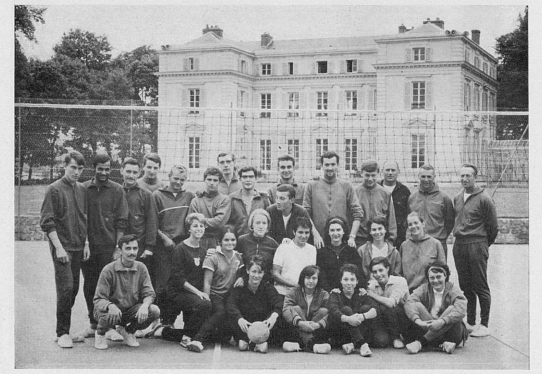 CAS, stage de volley-ball à Louveciennes, Archives historiques BNP Paribas, Per4 181.