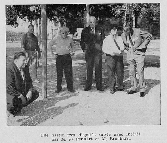 Photo du groupe de juges du concours de pétanque