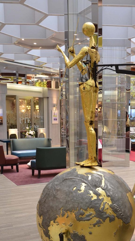 Automate, Le Marcheur exposé au « Concept Store », situé 2 Place de l’Opéra à Paris en 2013